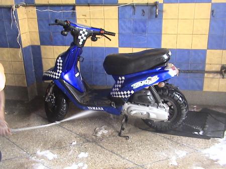 l� c'est ma moto dans le lavage,